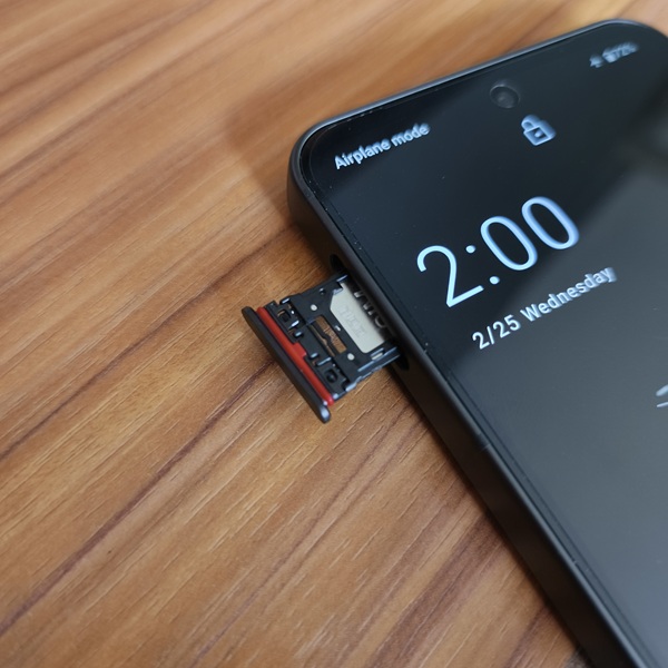 Review Sharp AQUOS Sense10 Sim Card Slot