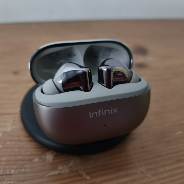 Review Infinix XBuds N5 case dibuka