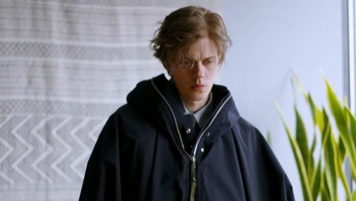 Physint Gaet Bill Skarsgård Jadi Karakter Utama